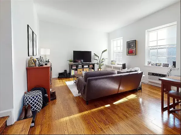 226 West 21st Street image 1 of 13