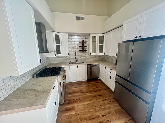 4th image of 390 S Sepulveda Blvd #2
