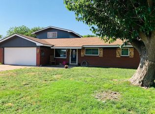 718 Oak St, Dimmitt, TX 79027