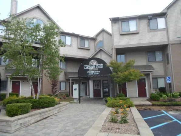 26833 W Carnegie Park Dr #1, Southfield, MI 48034