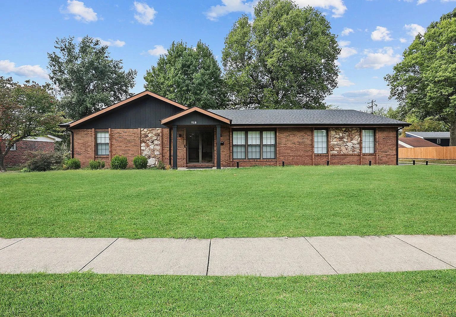 3 bed, 2.0 bath, 1929 sqft, $2,500 — Photo 1