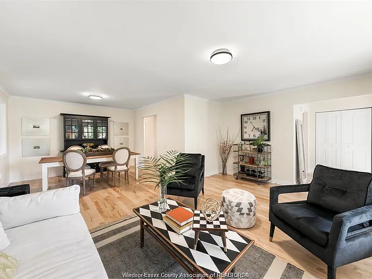 950 Kennedy Dr W — Photo 3