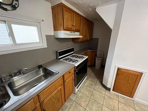 5th image of 224 Lincoln St