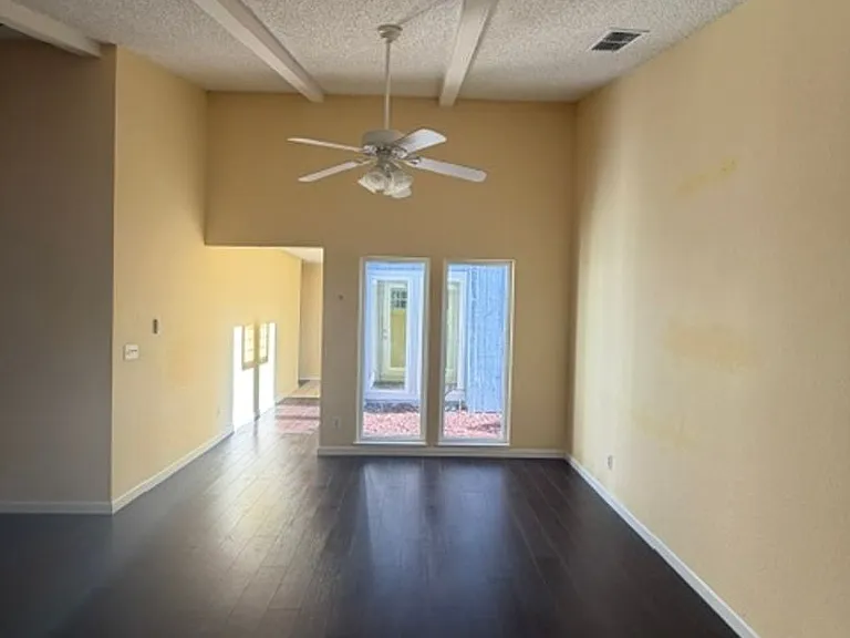 7821 Magnolia Ave — Photo 9