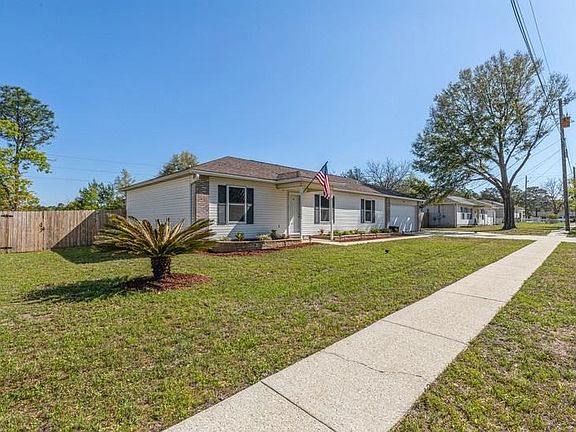 3rd image of 3661 Burton Cir