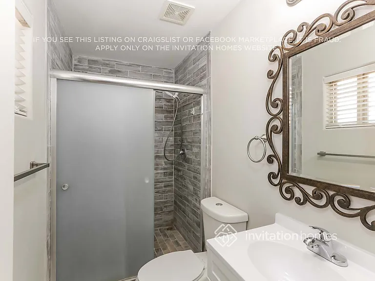 401 E Fremont Dr — Photo 12