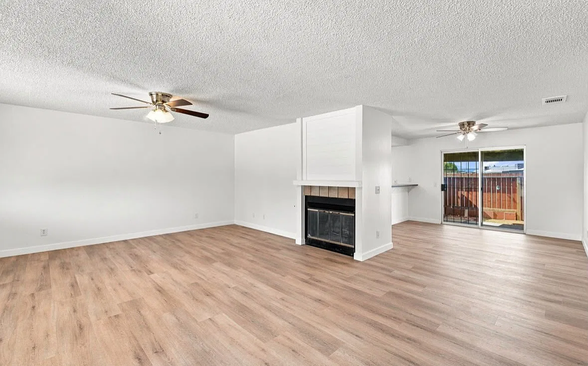 3 bed, 1402 sqft, $2,295 — Photo 1