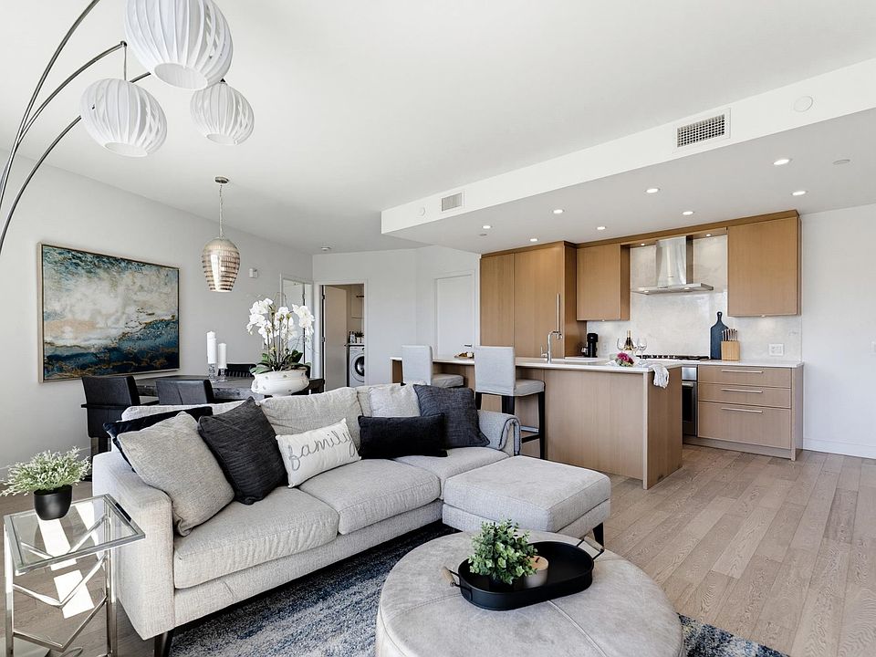 1st image of 3220 Connaught Cres #409