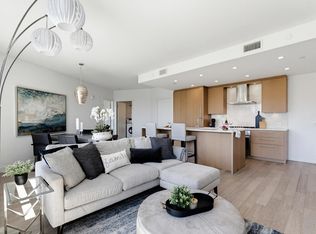 3220 Connaught Cres #409, North Vancouver, BC V7R 0A5