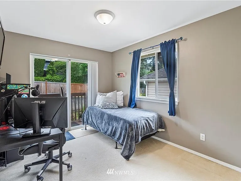 1162 Edmonds Pl NE — Photo 13
