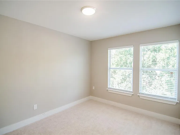 11901 Alpheus Ave #B — Photo 16
