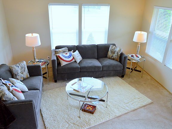 3rd image of 9531 Country Hollow Dr E