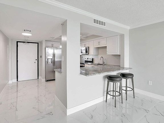 3rd image of 4280 SE 20th Pl APT 207