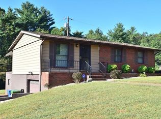 37 High Meadow Rd, Asheville, NC 28803