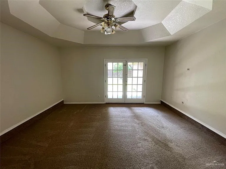 1305 James Cir — Photo 8