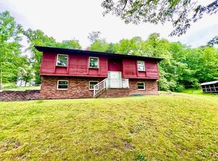 1214 N Poplar Fork Rd, Hurricane, WV 25526