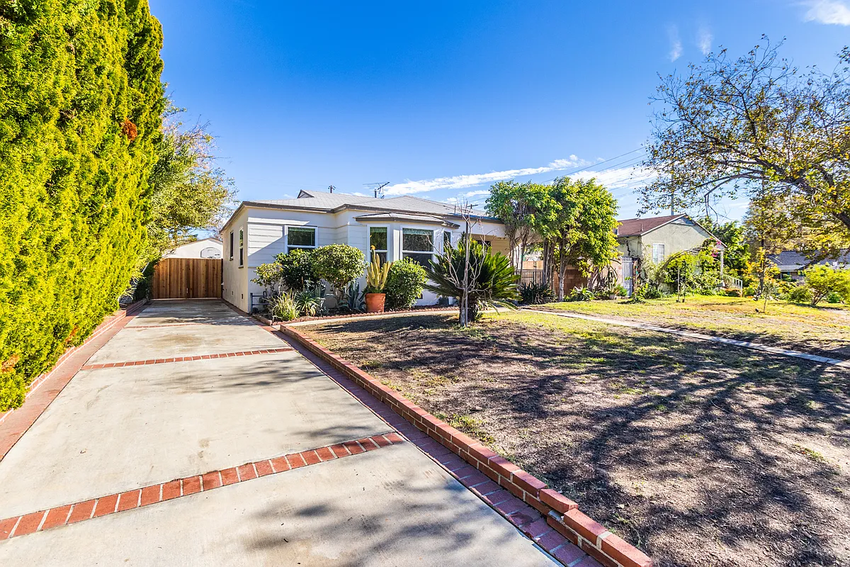 Building Photo - 6010 Carpenter Ave