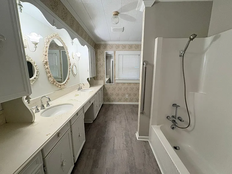 208 Saint Anne St — Photo 18