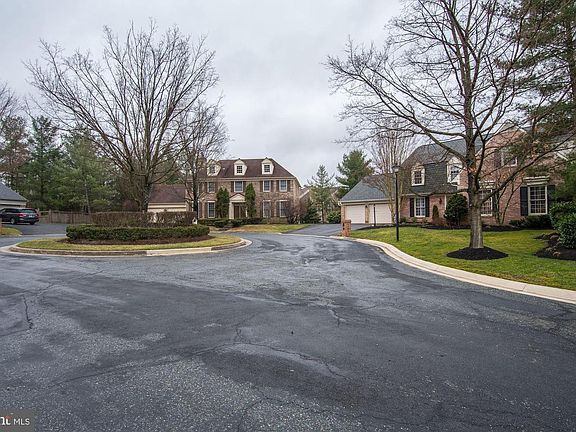 4th image of 9404 Sunnyfield Ct