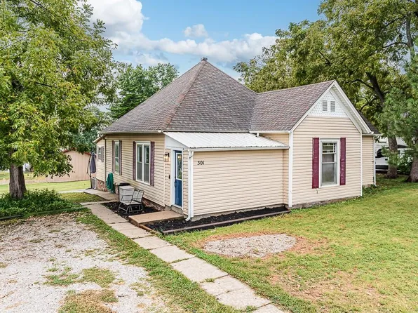 301 W Lake St, Mc Louth, KS 66054
