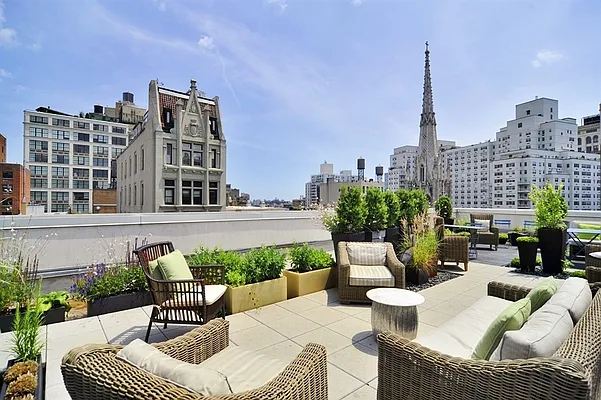 Sold by Avenue Real Estate | media 22