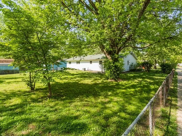 2400 S Nettleton Ave — Photo 14
