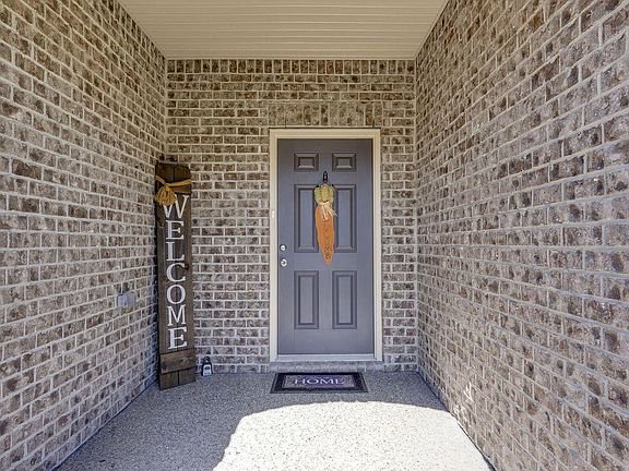 4th image of 150 Ferdinand Dr