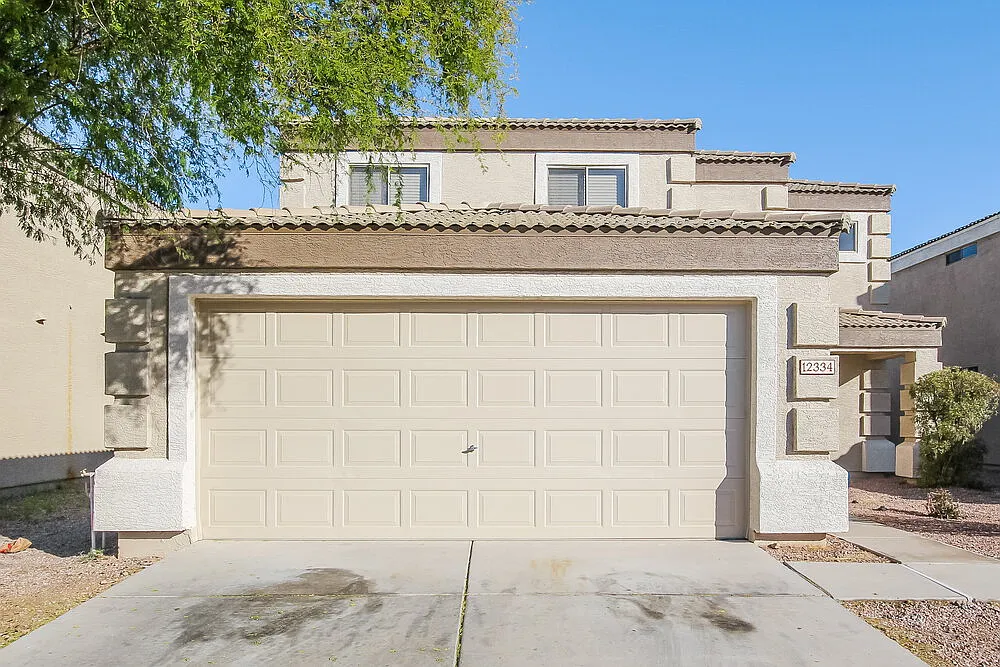 4 bed, 2.5 bath, 1978 sqft, $2,230 — Photo 1