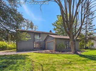 7025 Cedarbank Dr, West Bloomfield, MI 48324