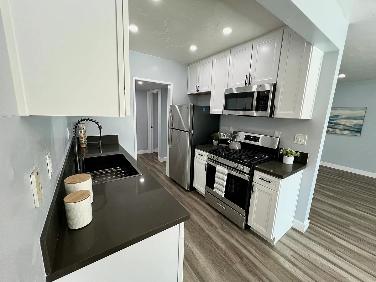 Building Photo - Welcome to Pacific View Apartments