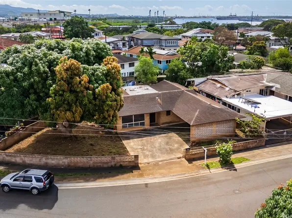 94-315 Kahuahele St, Waipahu, HI 96797