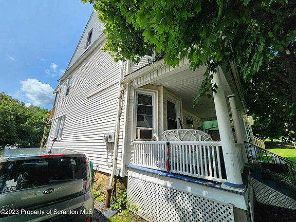 3rd image of 1309 Schlager St