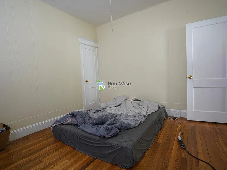 217- 221 Kelton St — Photo 14
