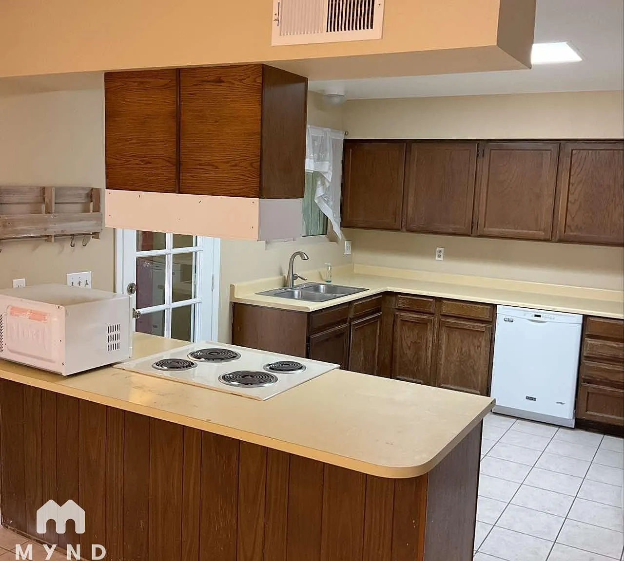 4 bed, 3.0 bath, 2000 sqft, $2,450 — Photo 3