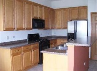 233 Braeburn Cir, Sugar Grove, IL 60554