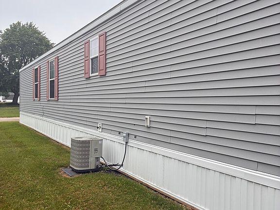 2nd image of 115 Carriage Ln