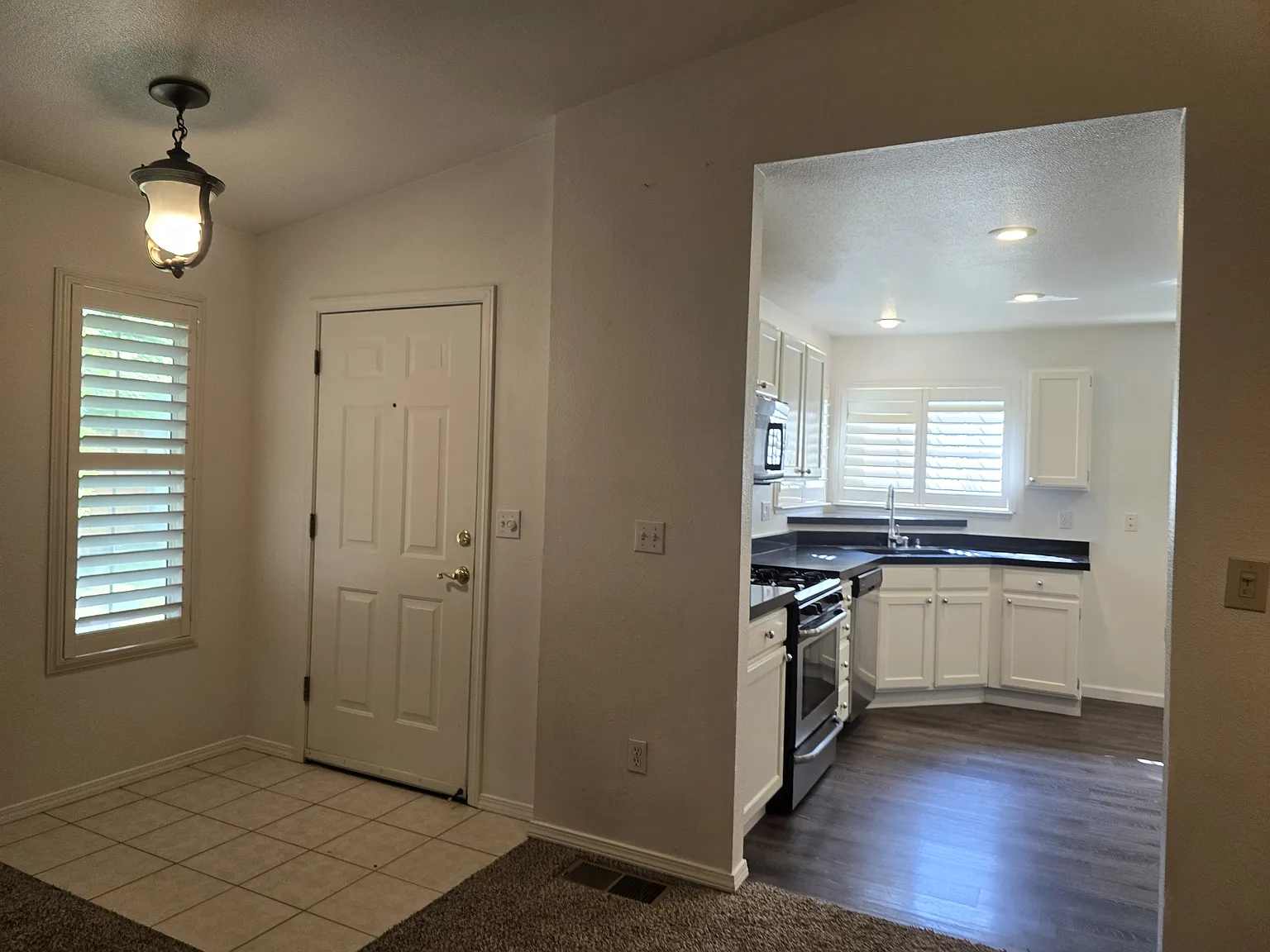 3 bed, 1436 sqft, $2,525 — Photo 4