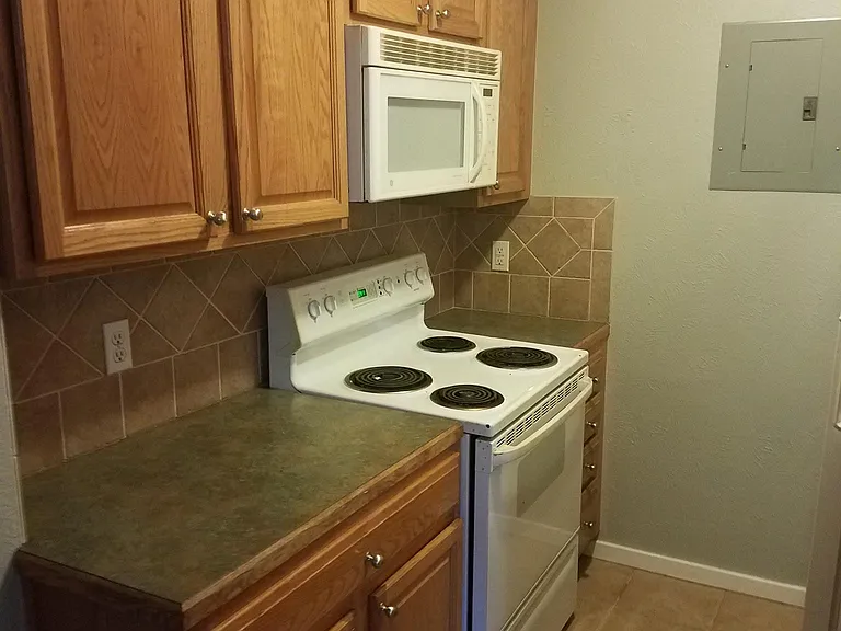 733 E 2nd Ave #206 — Photo 17