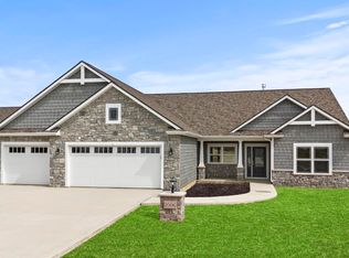 2006 Bogey Ct, Auburn, IN 46706