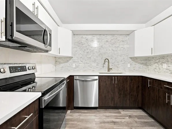 16325 Golf Club Rd APT 104, Weston, FL 33326