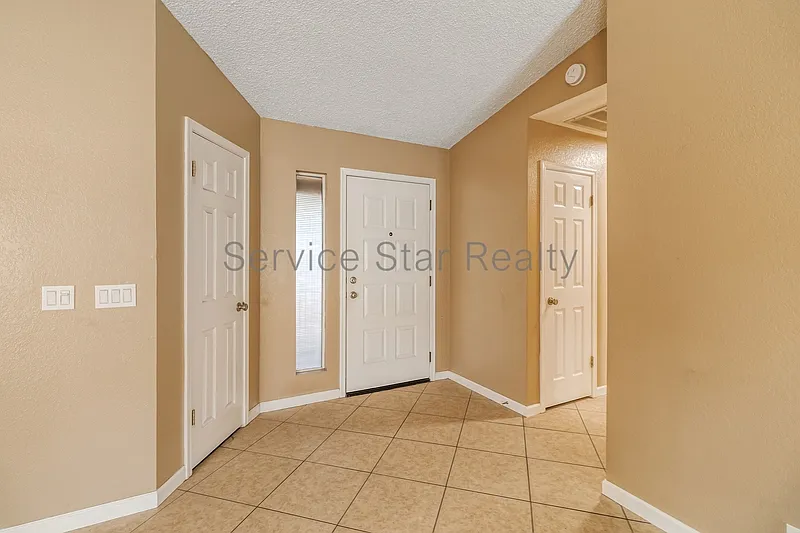 2 bed, 1.5 bath, 1332 sqft, $1,848 — Photo 2