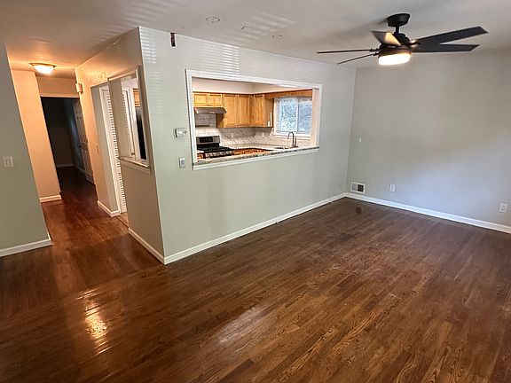 3rd image of 1348 Victory Blvd Floor 1