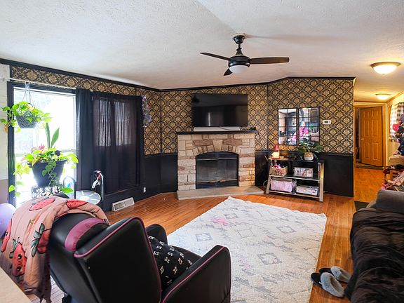 3rd image of 19 Marston Meadow Road