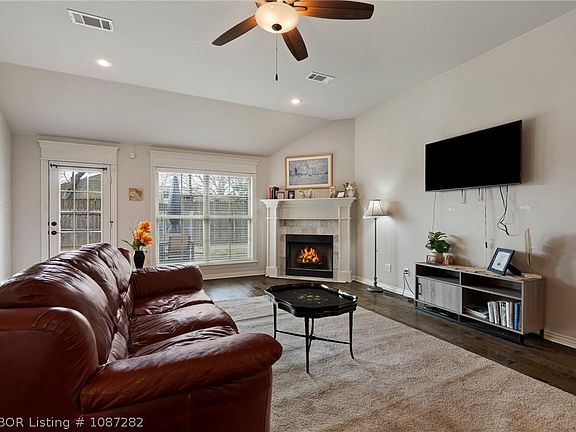 4th image of 5612 Thomas Rd