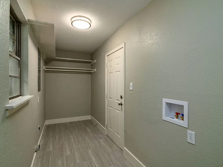 2416 Hillview Dr — Photo 19