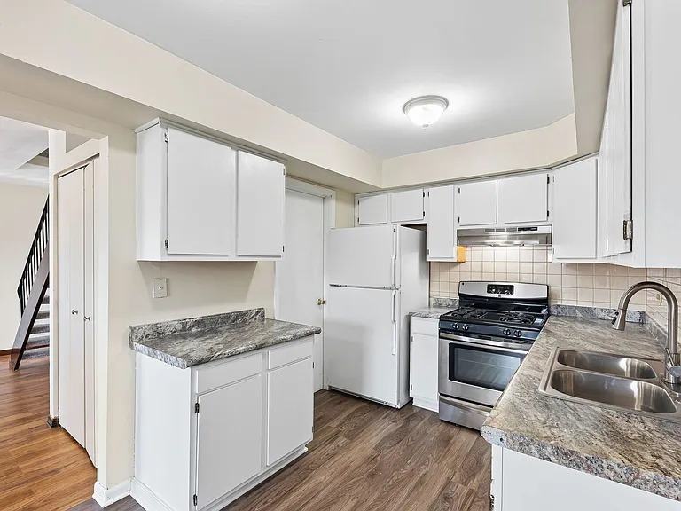 1960 Liberty Pl — Photo 12