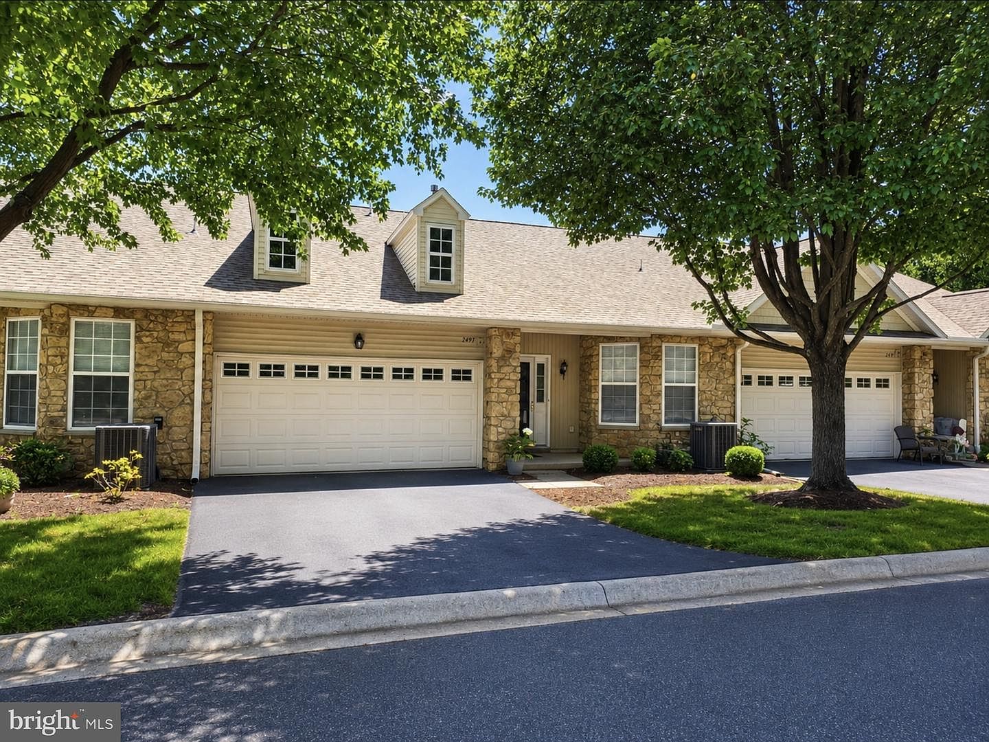 1497 Country Club Dr — Springfield Country Club