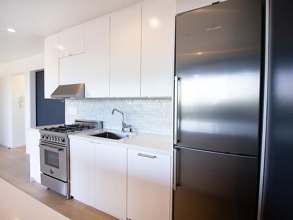 4th image of 3420 Market St APT 9