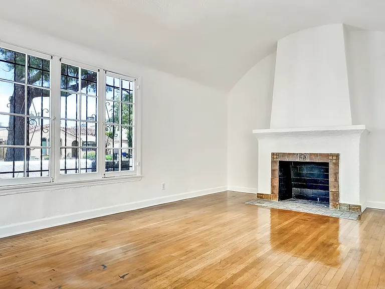 815 N Curson Ave — Photo 5