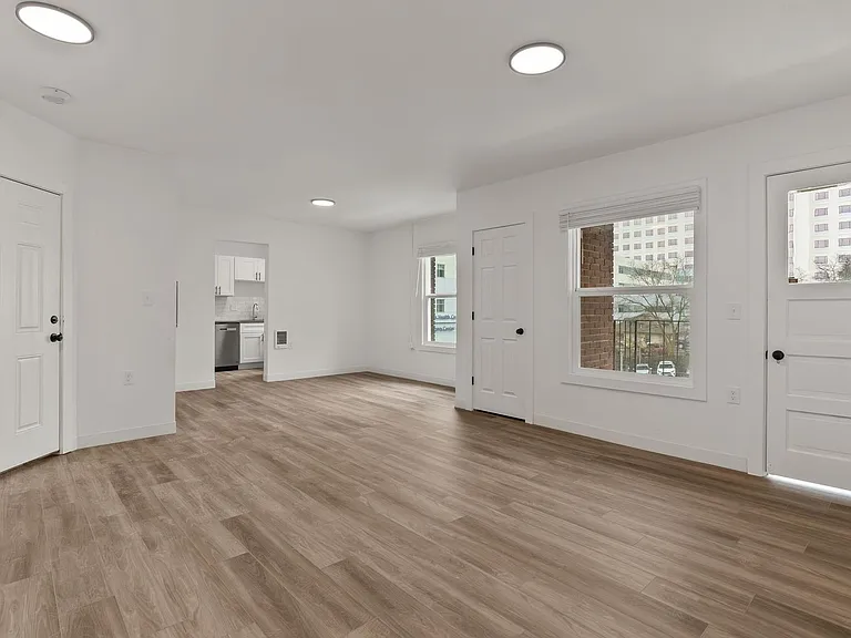 Cambridge Court Apartments — Photo 17